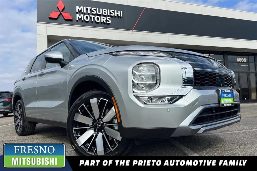 2025 Mitsubishi Outlander SE photo 1