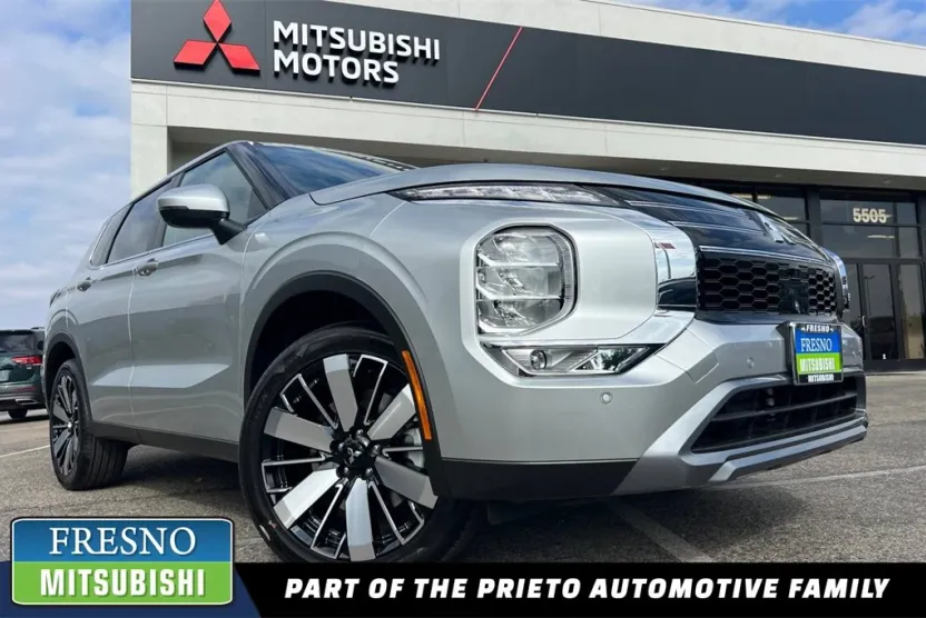 2025 Mitsubishi Outlander SE photo 1