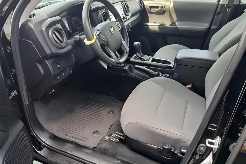 2023 Toyota Tacoma SR V6 photo 1