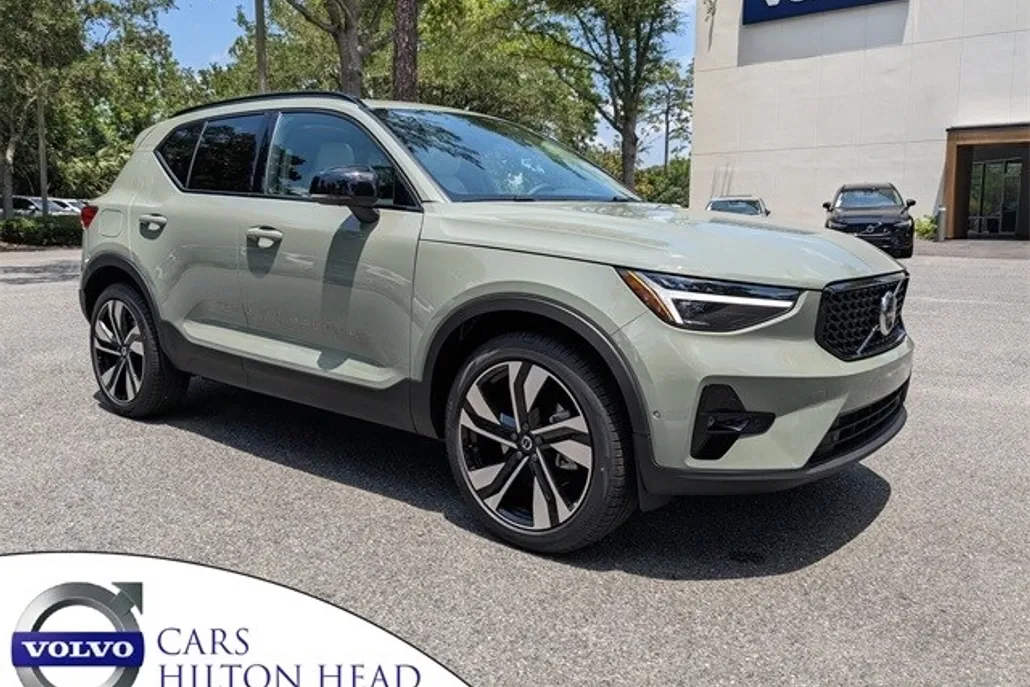 2025 Volvo XC40 Plus photo 1