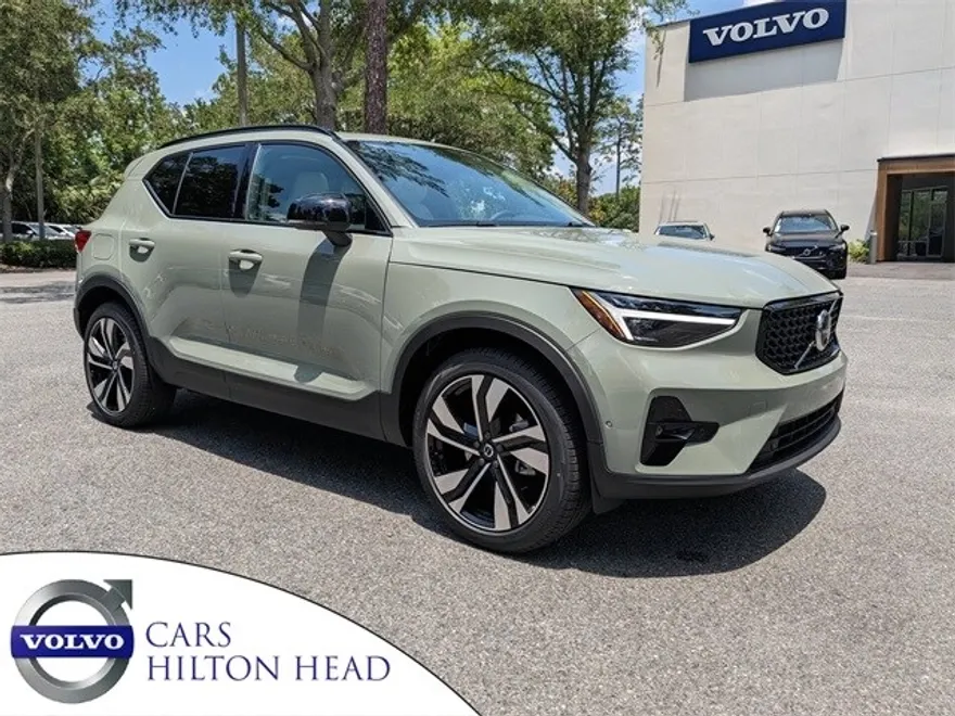 2025 Volvo XC40 Plus photo 1