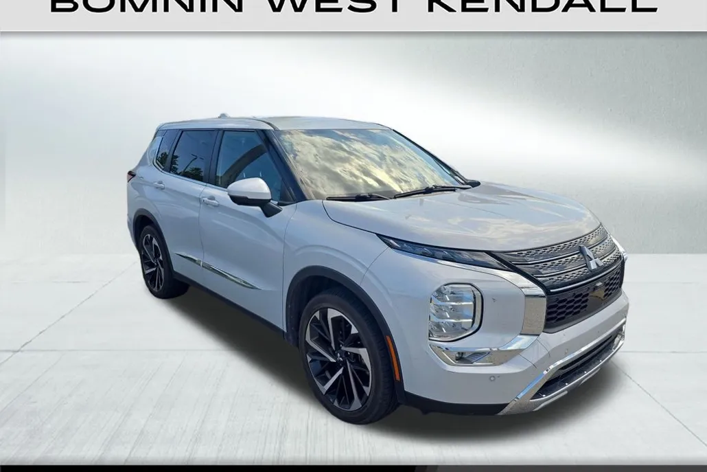 2022 Mitsubishi Outlander SE photo 1
