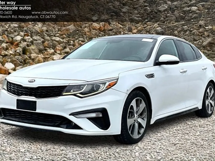 2019 Kia Optima S photo 1