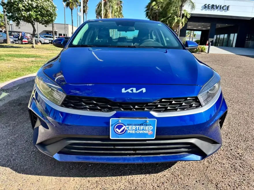 2023 Kia Forte LXS photo 1