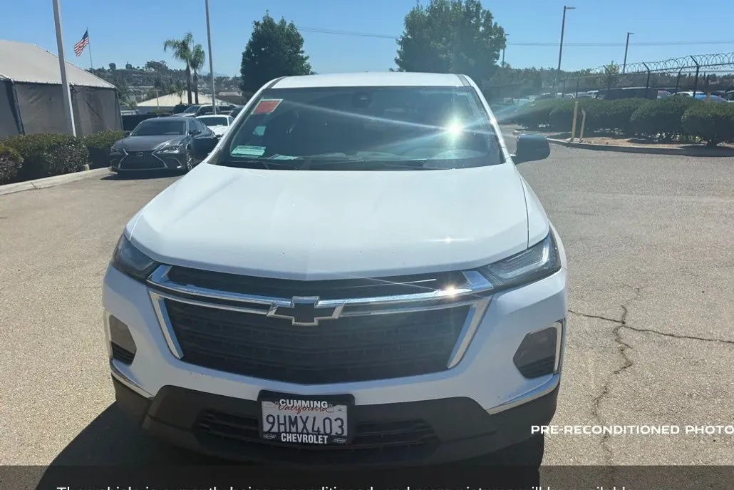 2023 Chevrolet Traverse LS photo 1