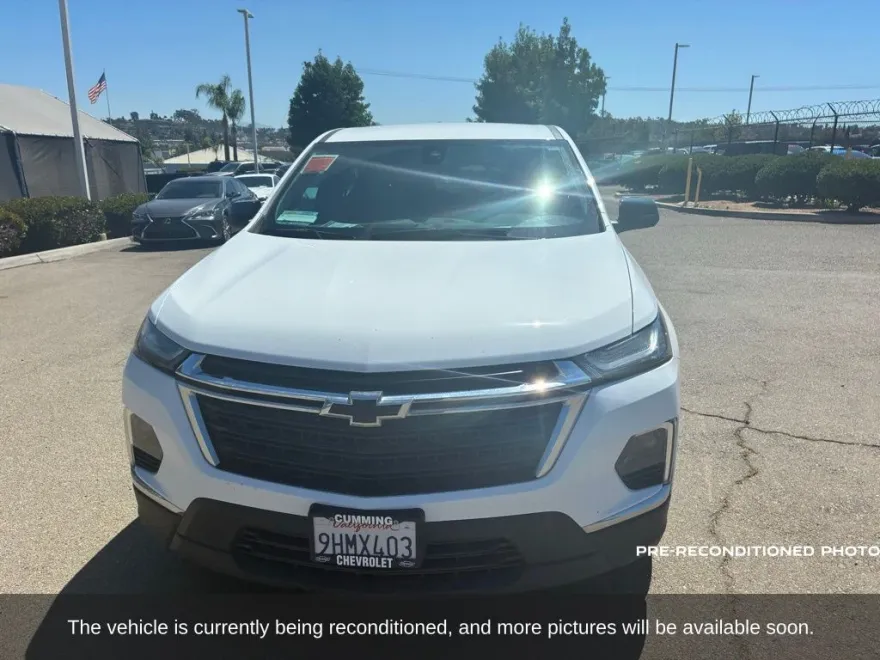 2023 Chevrolet Traverse LS photo 1