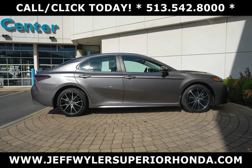 2024 Toyota Camry SE photo 1