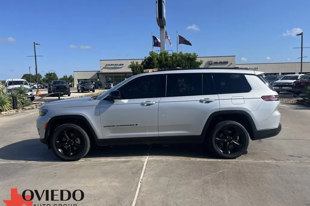 2023 Jeep Grand Cherokee Altitude photo 1