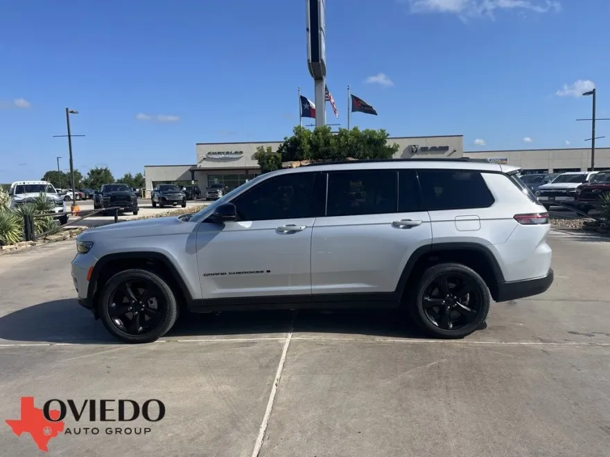 2023 Jeep Grand Cherokee Altitude photo 1