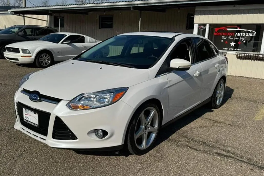 2012 Ford Focus Titanium Sedan photo 1