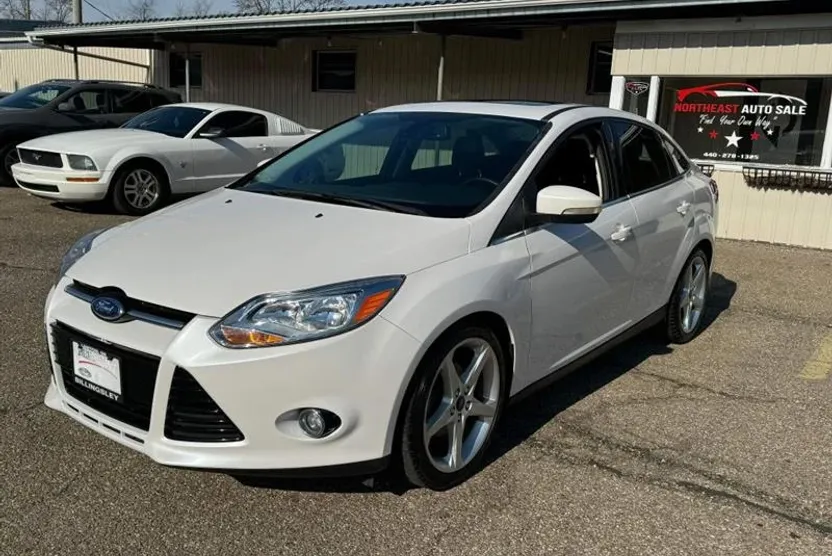 2012 Ford Focus Titanium Sedan photo 1