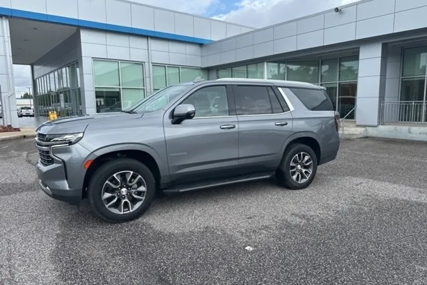 2022 Chevrolet Tahoe LT photo 1