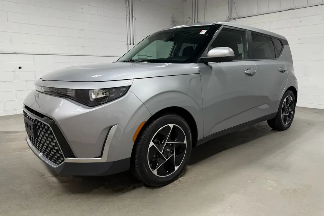 2023 Kia Soul EX photo 1