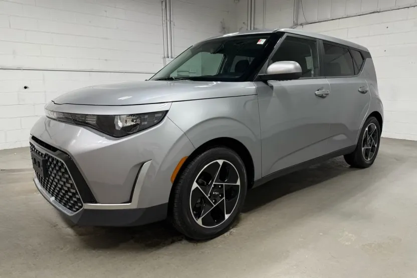 2023 Kia Soul EX photo 1