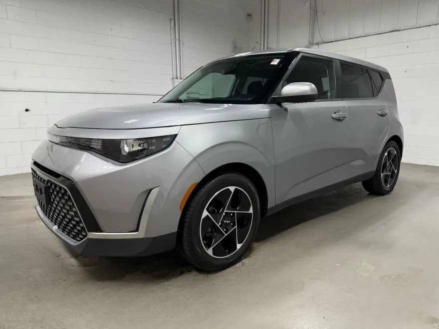 2023 Kia Soul EX photo 1