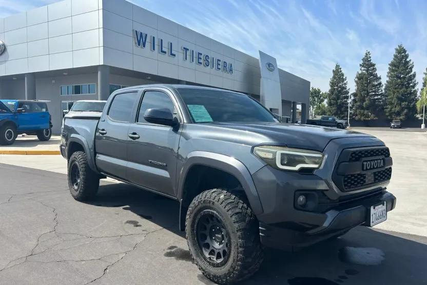 2022 Toyota Tacoma SR5 photo 1