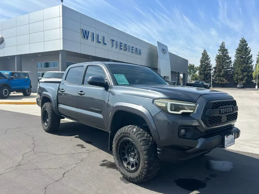 2022 Toyota Tacoma SR5 photo 1