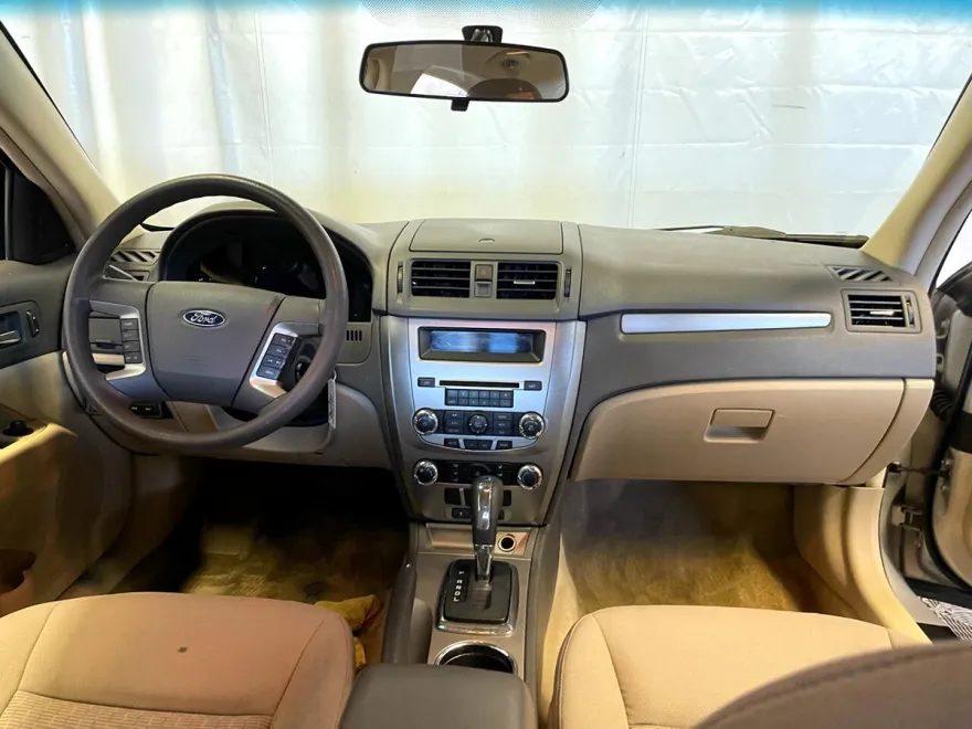 2010 Ford Fusion SE photo 16