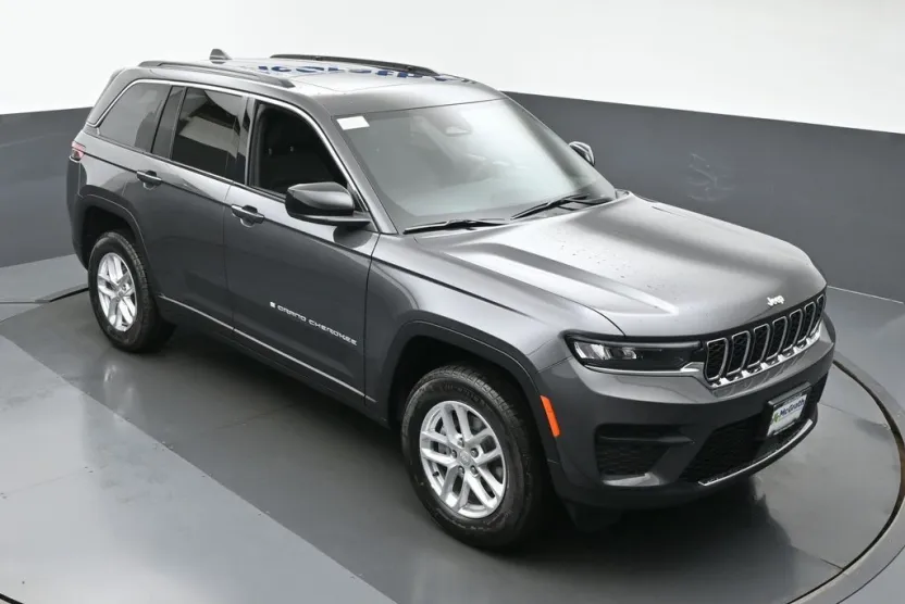 2025 Jeep Grand Cherokee Laredo X photo 1