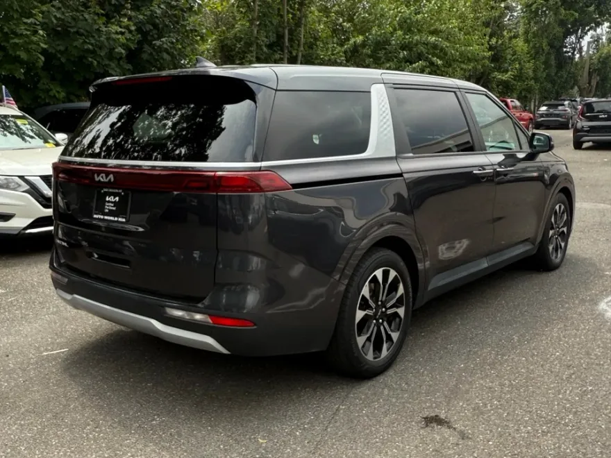 2023 Kia Carnival EX photo 1