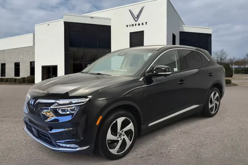 2025 Vinfast VF 8 8 photo 1