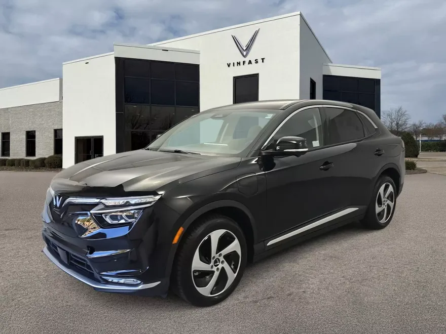 2025 Vinfast VF 8 8 photo 1