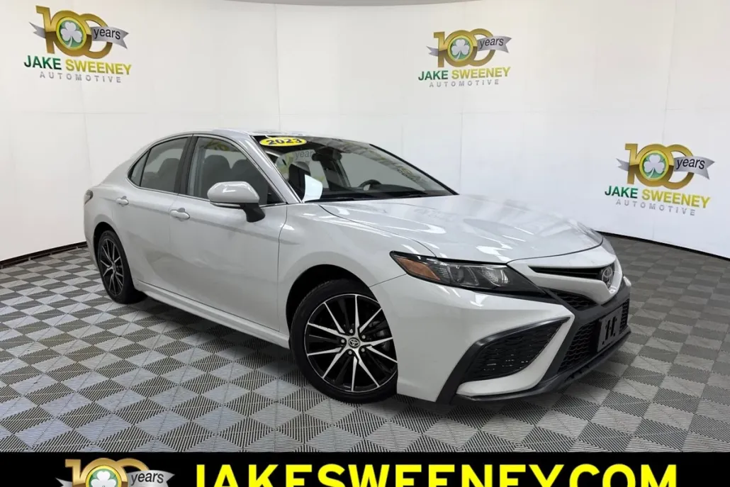 2023 Toyota Camry SE photo 1