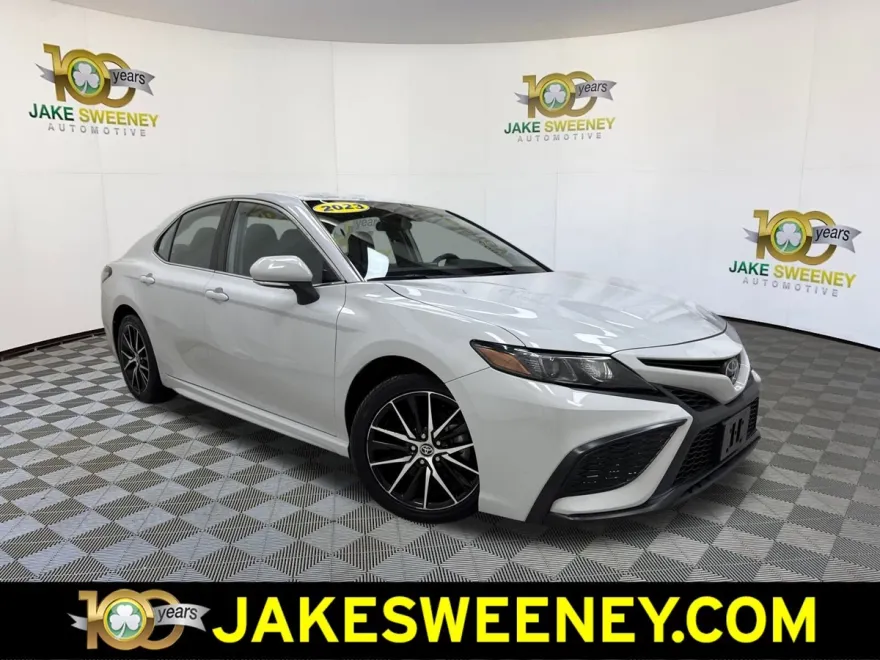 2023 Toyota Camry SE photo 1