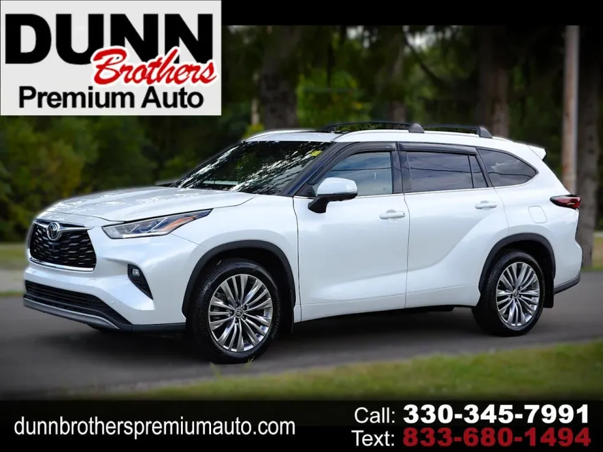 2024 Toyota Highlander Platinum photo 1
