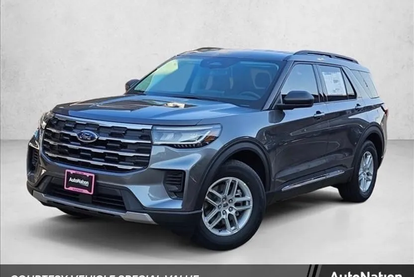 2025 Ford Explorer photo 1