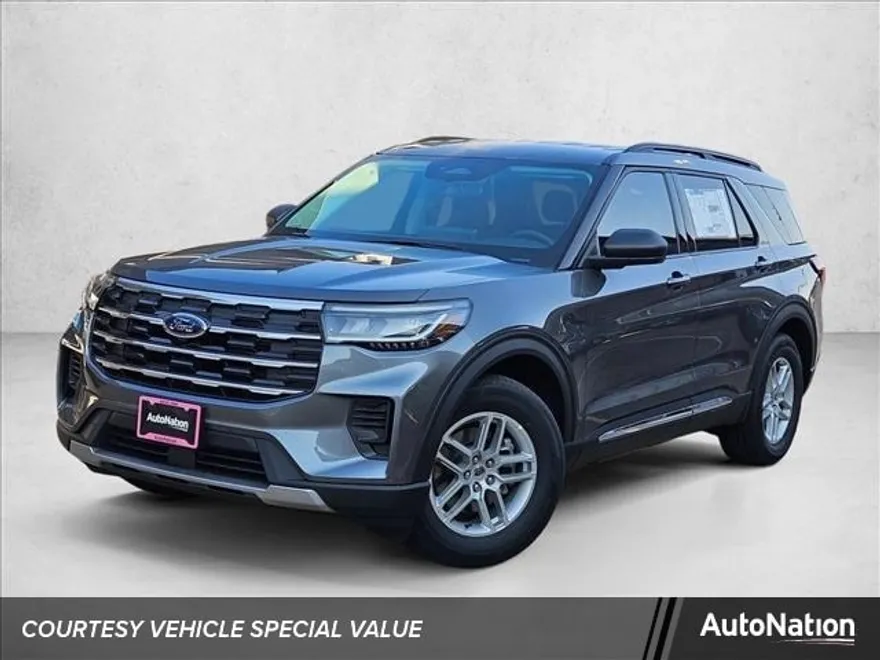2025 Ford Explorer photo 1