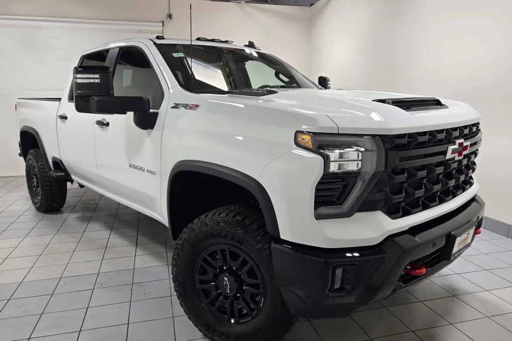 2025 Chevrolet Silverado 2500HD ZR2 photo 1