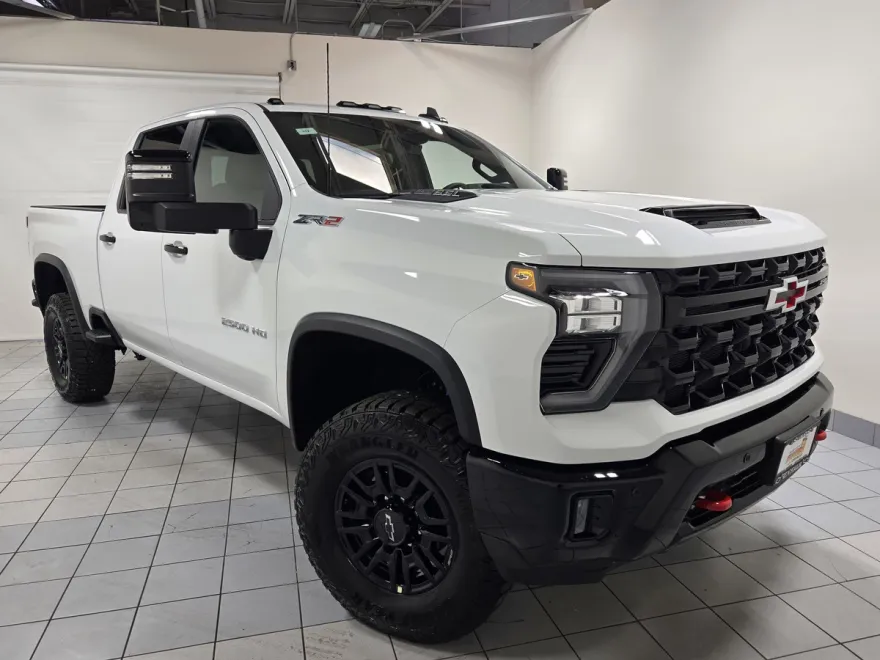 2025 Chevrolet Silverado 2500HD ZR2 photo 1