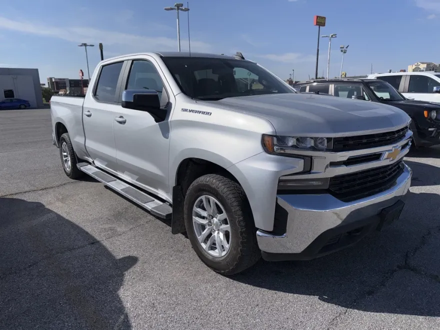 2020 Chevrolet Silverado 1500 LT photo 1