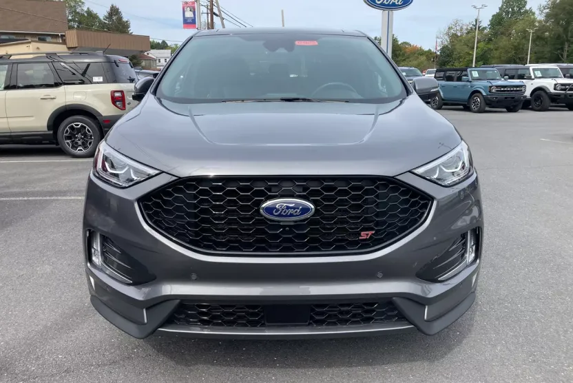 2022 Ford Edge ST photo 1