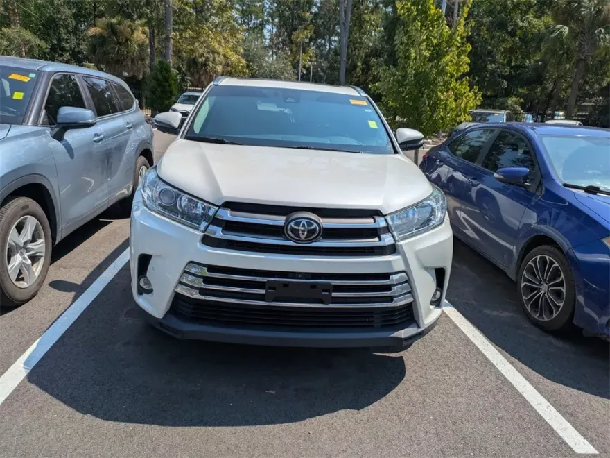 2019 Toyota Highlander Limited Platinum photo 1