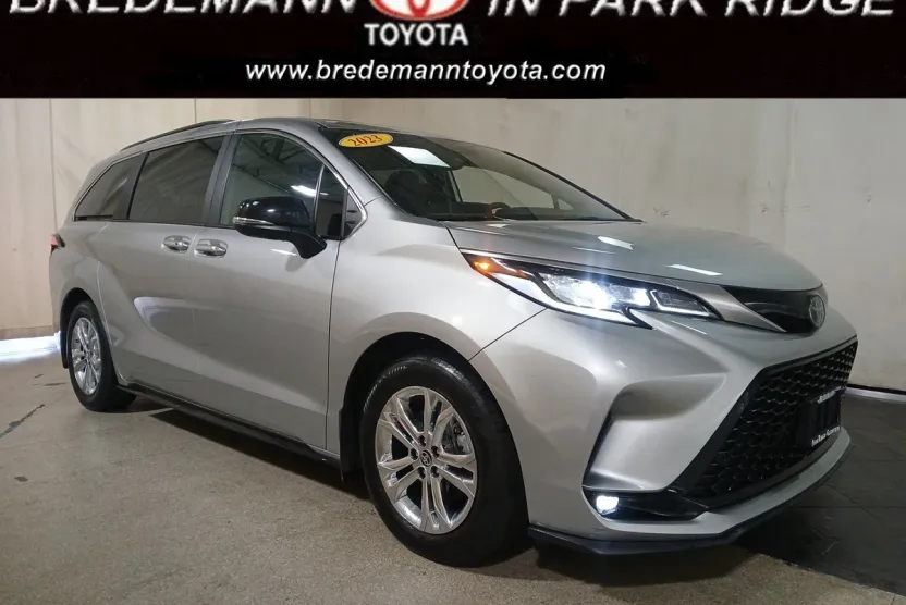 2023 Toyota Sienna XSE XLE photo 1