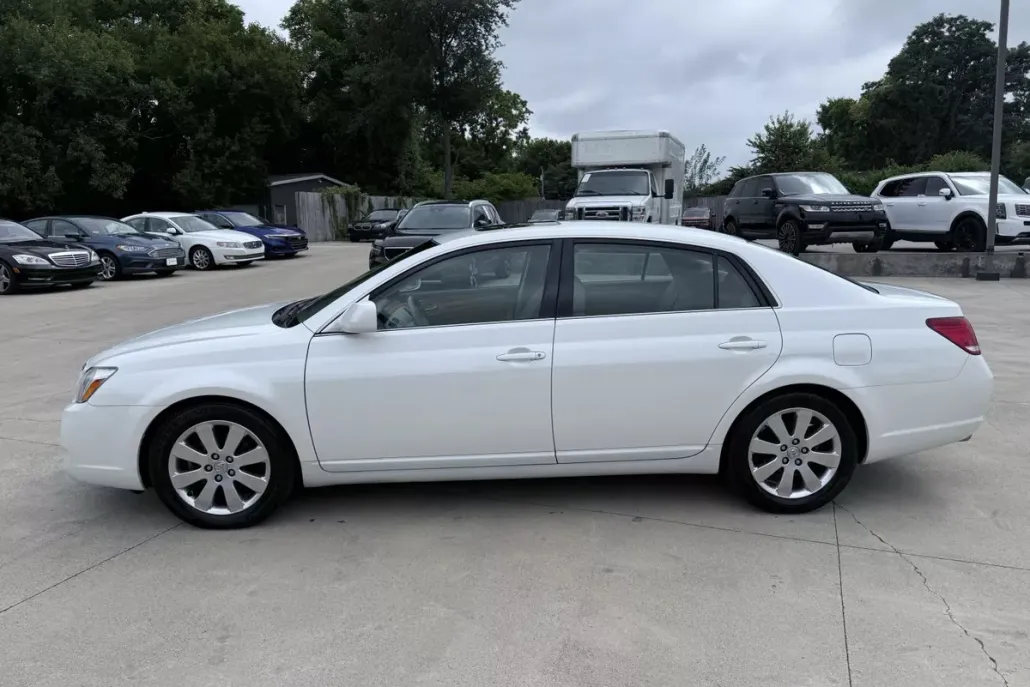 2007 Toyota Avalon XL photo 1