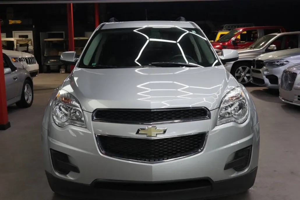 2011 Chevrolet Equinox LT photo 1