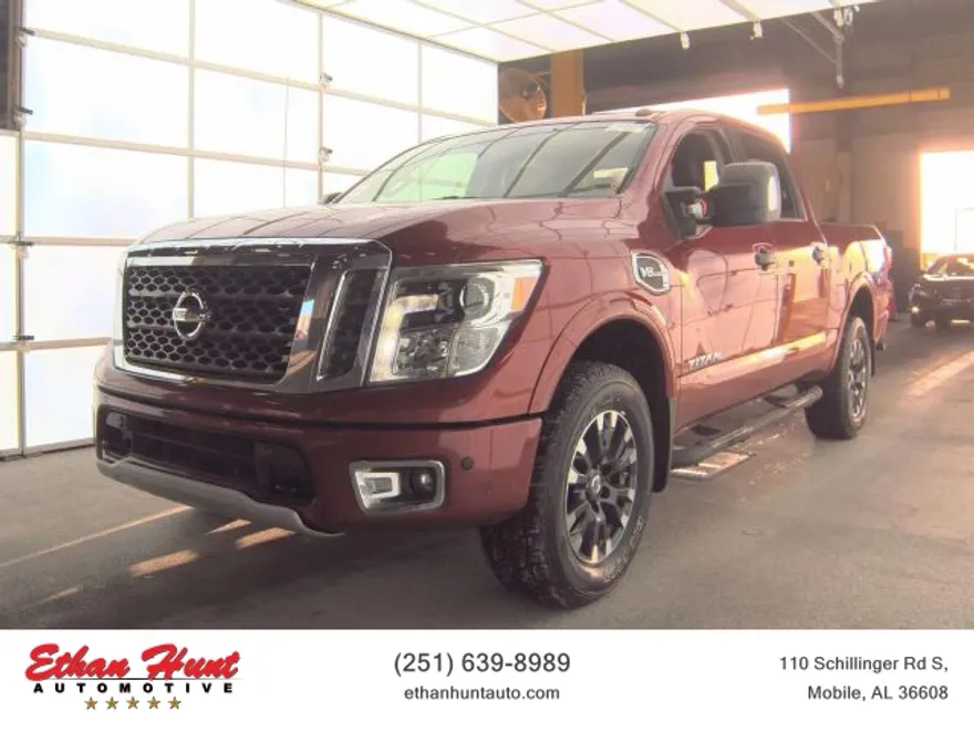 2017 Nissan Titan Crew Cab PRO-4X photo 1