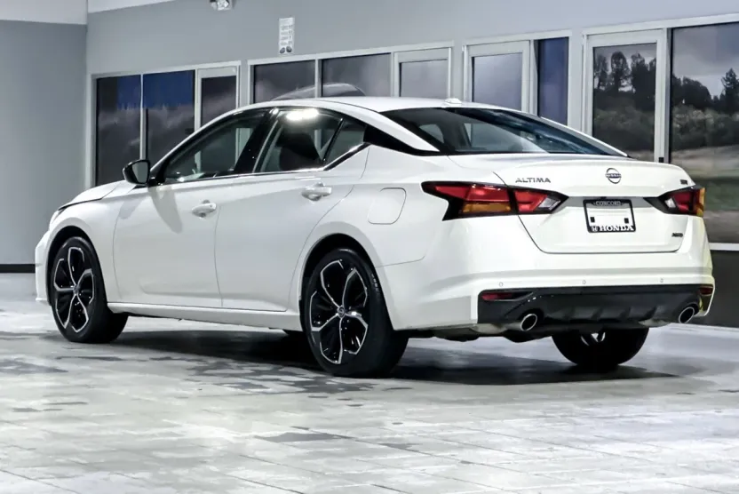 2024 Nissan Altima 2.5 SR photo 1