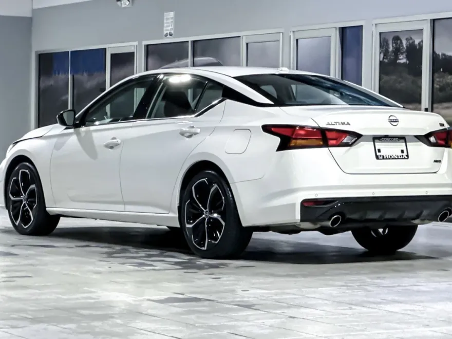 2024 Nissan Altima 2.5 SR photo 1