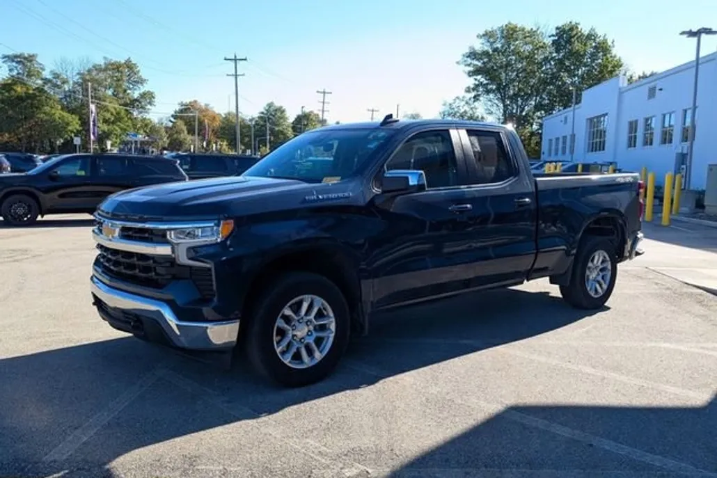 2022 Chevrolet Silverado 1500 LT photo 1
