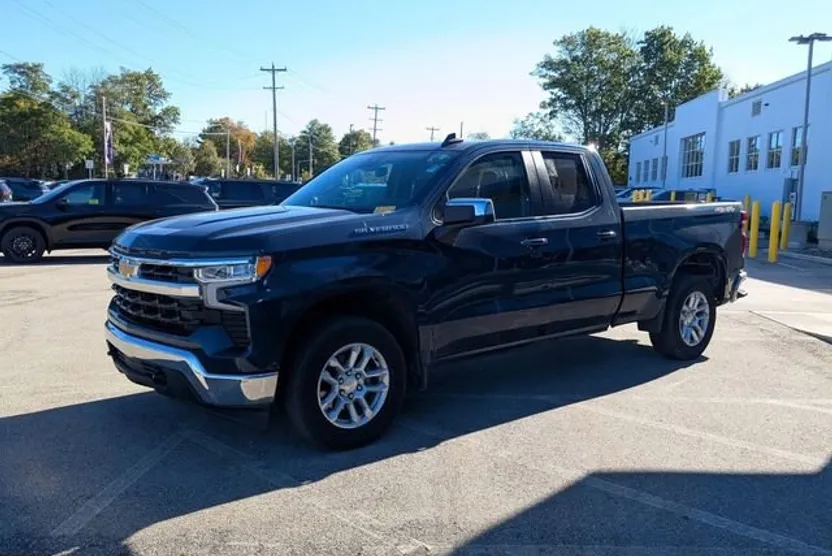 2022 Chevrolet Silverado 1500 LT photo 1