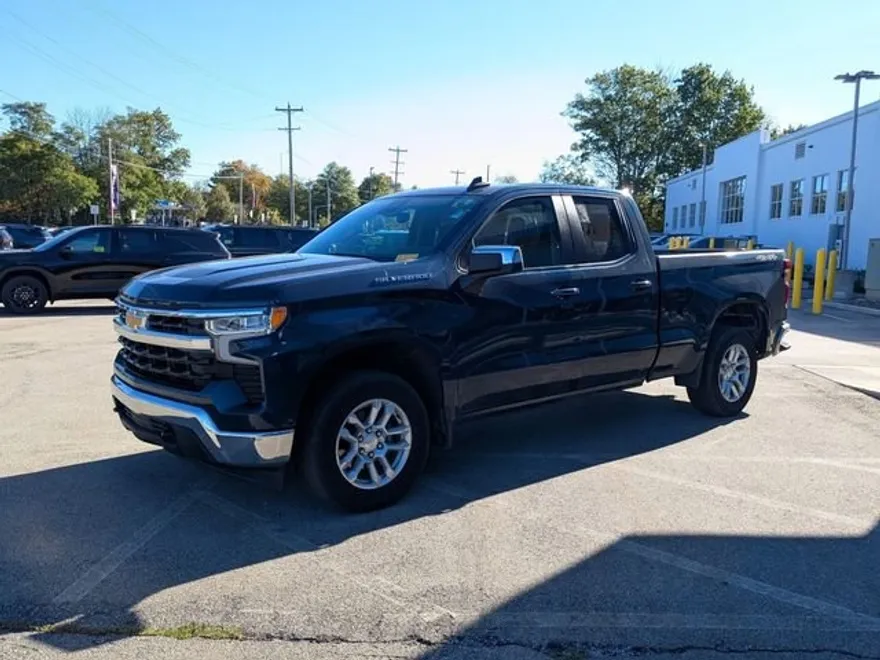 2022 Chevrolet Silverado 1500 LT photo 1