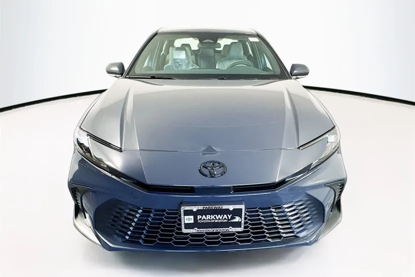 2025 Toyota Camry SE photo 1