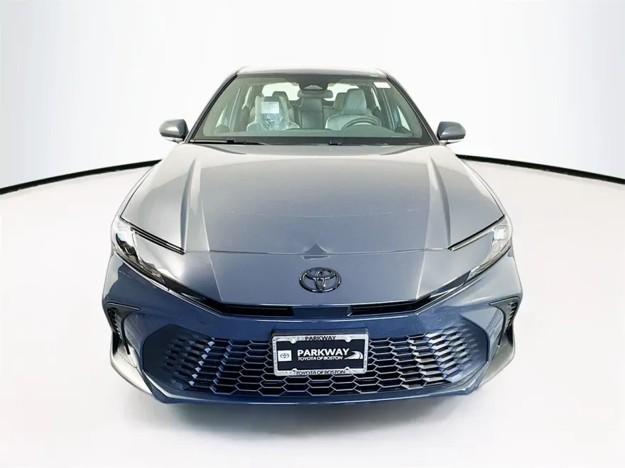 2025 Toyota Camry SE photo 1