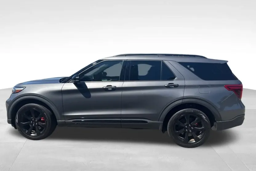 2023 Ford Explorer ST photo 1
