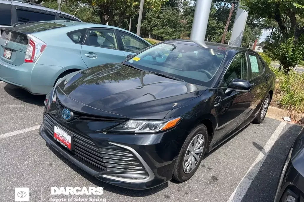 2021 Toyota Camry Hybrid LE photo 1