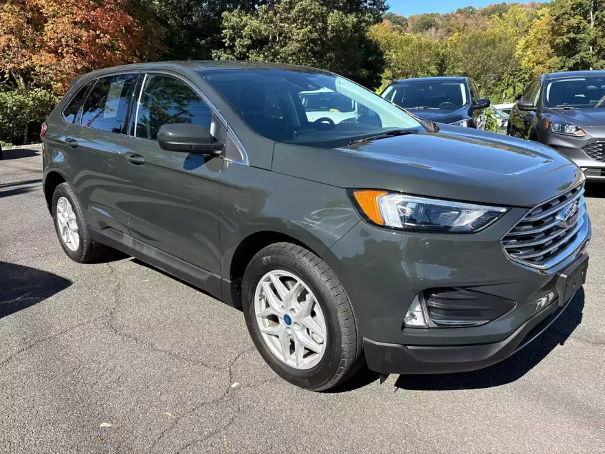 2022 Ford Edge SEL photo 1
